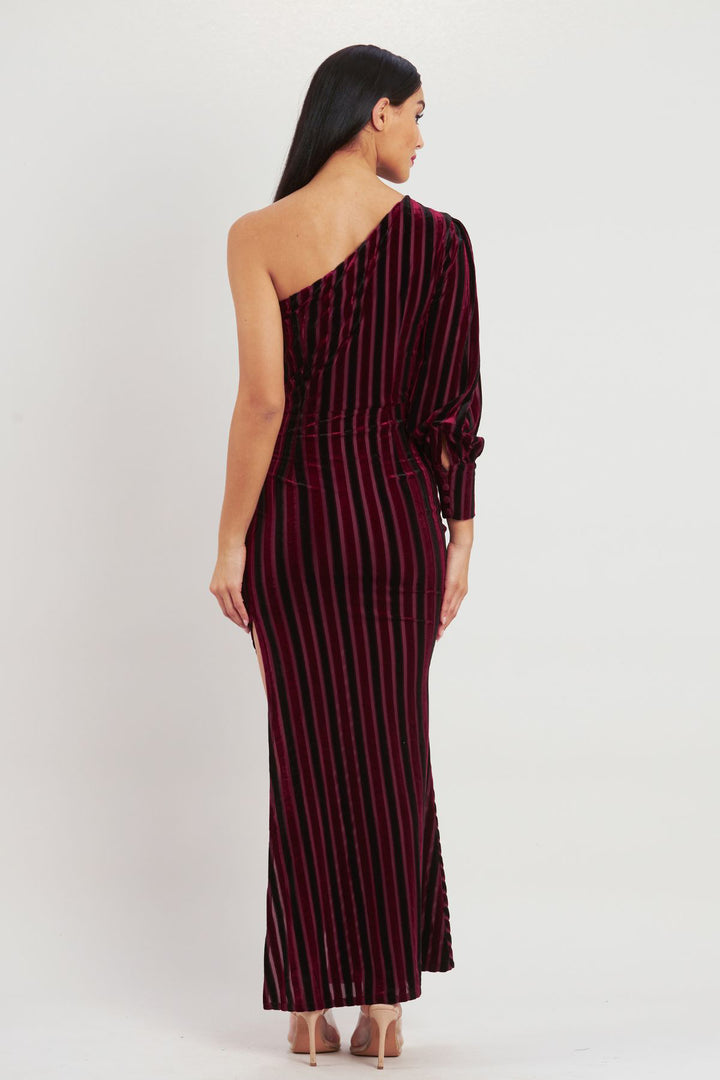 Make an impression in the Addison Maxi Dress by Romance. With its one sleeve design and figure hugging and flattering silhouette this dress certainly exudes timeless glamour.  Brand : Romance Style Code : RM231101 Colour : Wine Midweight Moderate stretch One shoulder neckline Single sleeve with button cuff Side split
