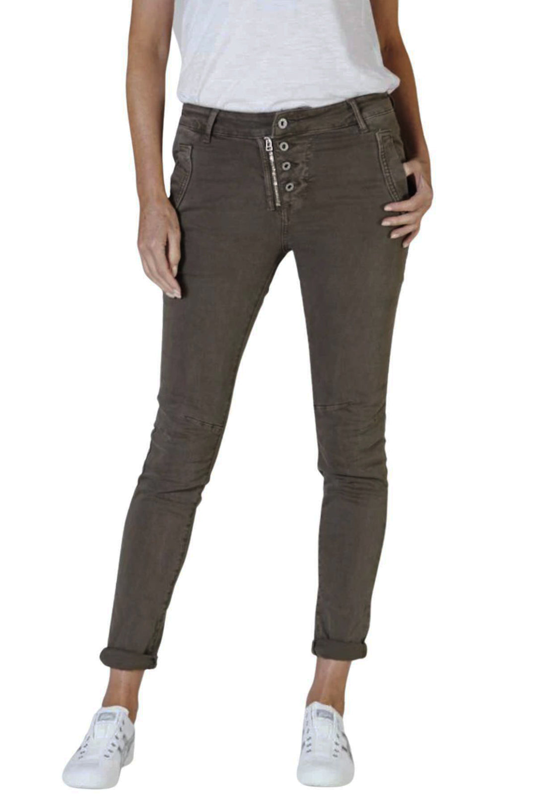 Make a statement with a difference wearing the Classic Button Jeans in chocolate by Italian Star. These denim jeans double as a casual and smart pant with an added touch of Pizazz through the zip and button detail. With a mid rise waist, pockets and tapered leg these pants are going to fit you to perfection! Brand: Italian Star Style Code: 8123 Colour: Chocolate Material: 98% Cotton 2% Elastane Care: Machine wash Zip and button fly front Side pockets Zip back pockets Seam detail at knees Designed to fade