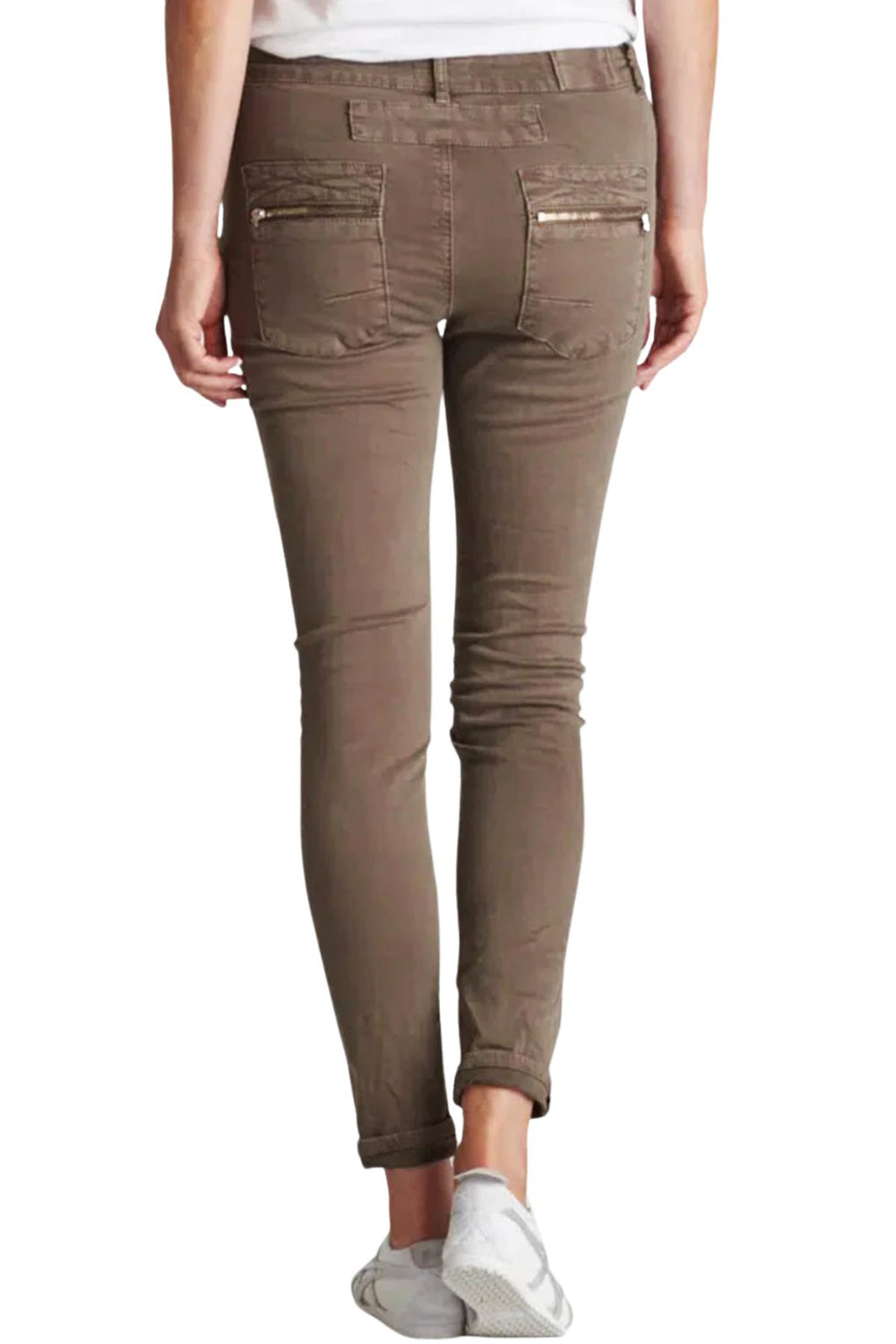 Make a statement with a difference wearing the Classic Button Jeans in chocolate by Italian Star. These denim jeans double as a casual and smart pant with an added touch of Pizazz through the zip and button detail. With a mid rise waist, pockets and tapered leg these pants are going to fit you to perfection! Brand: Italian Star Style Code: 8123 Colour: Chocolate Material: 98% Cotton 2% Elastane Care: Machine wash Zip and button fly front Side pockets Zip back pockets Seam detail at knees Designed to fade