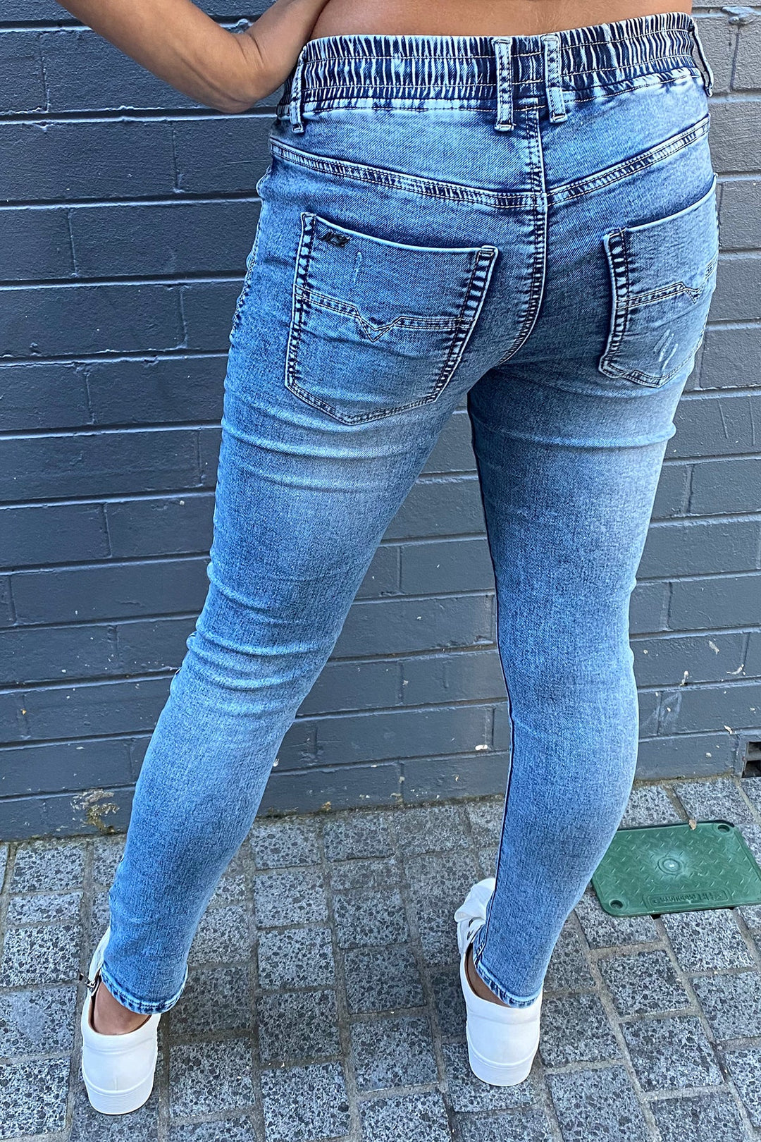 Dundee Hybrid Jogger Jeans - Wash - NLJ7 - Pizazz BoutiqueNew London Jeans