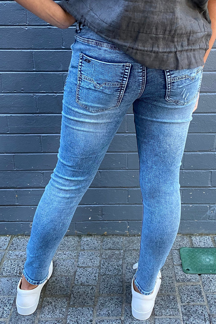 Dundee Hybrid Jogger Jeans - Wash - NLJ7 - Pizazz BoutiqueNew London Jeans