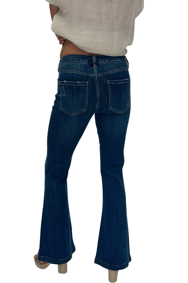Hannah flare jeans are bring back the 70's vibes these jeans are stretchy, skinny leg flared bottom jeans.    Liverpool. Los Angles Style Hannah Seamed Flared  Colour Jersey Nights Slighly distressed  Zip & Button Functional Front & Back Pocket LM4084ch4