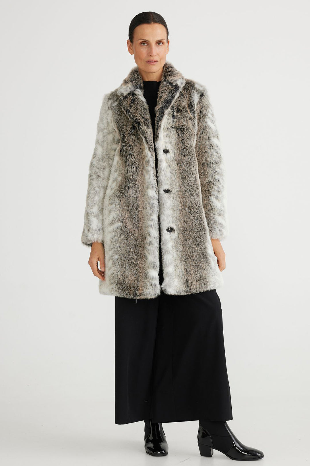 Brand Brave & True  Style BT6766-2 Colour Fawn 100% Polyester  The perfect mid length jacket  Faux Fur  Snap covered buttons for closure Pockets  Fully Lined 