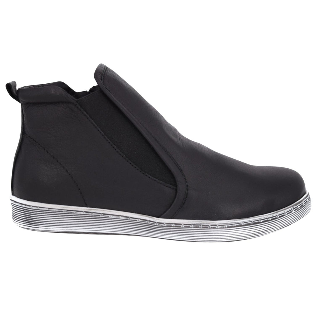 The Tactic Boot by Rilassare is a comfortable soft leather ankle boot, featuring twin gussets and side zip entry. 