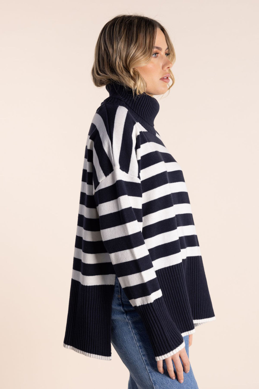 Brand : Two T's Style Code : 2557 Detachable Neck Stripe Sweater Colour : White Ink Fabric : 60% Cotton 40% Acrylic Delicate cold machine wash Removable cowl neck to give you options in all weather Side splits Long sleeve